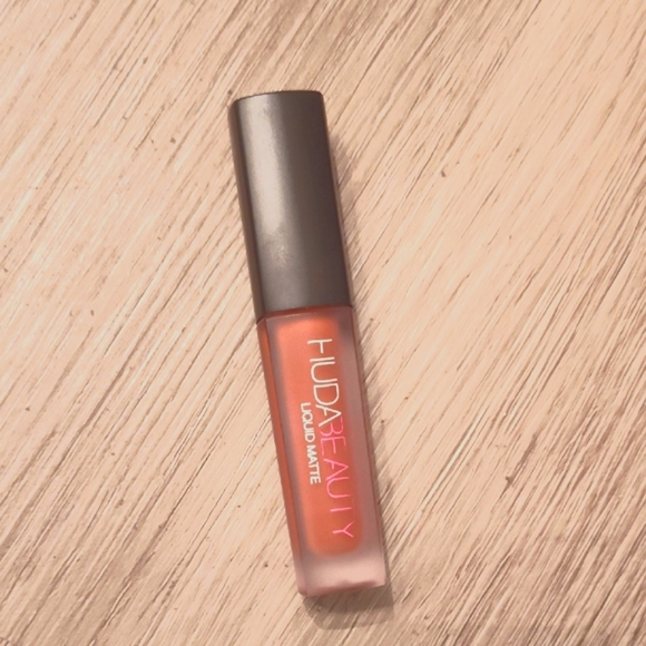 🆕1 Mini HudaBeauty Liquid Matte Transfer Lipstick Unopened- Hot Hippie NEW - Picture 2 of 6